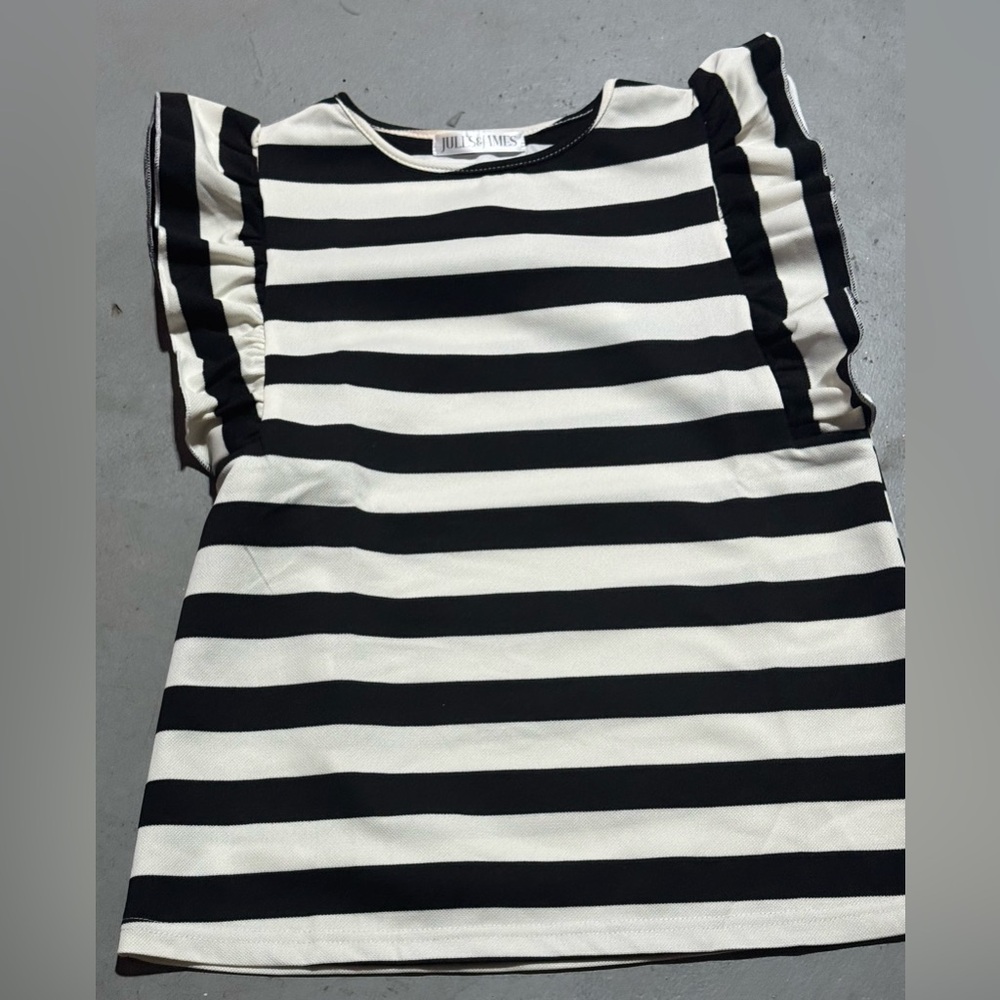 🤍🖤 Black and White Striped Blouse 🤍🖤